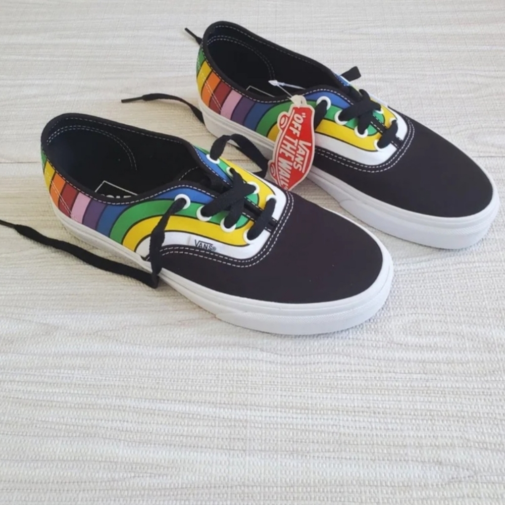 Womnes vans shoes size 6